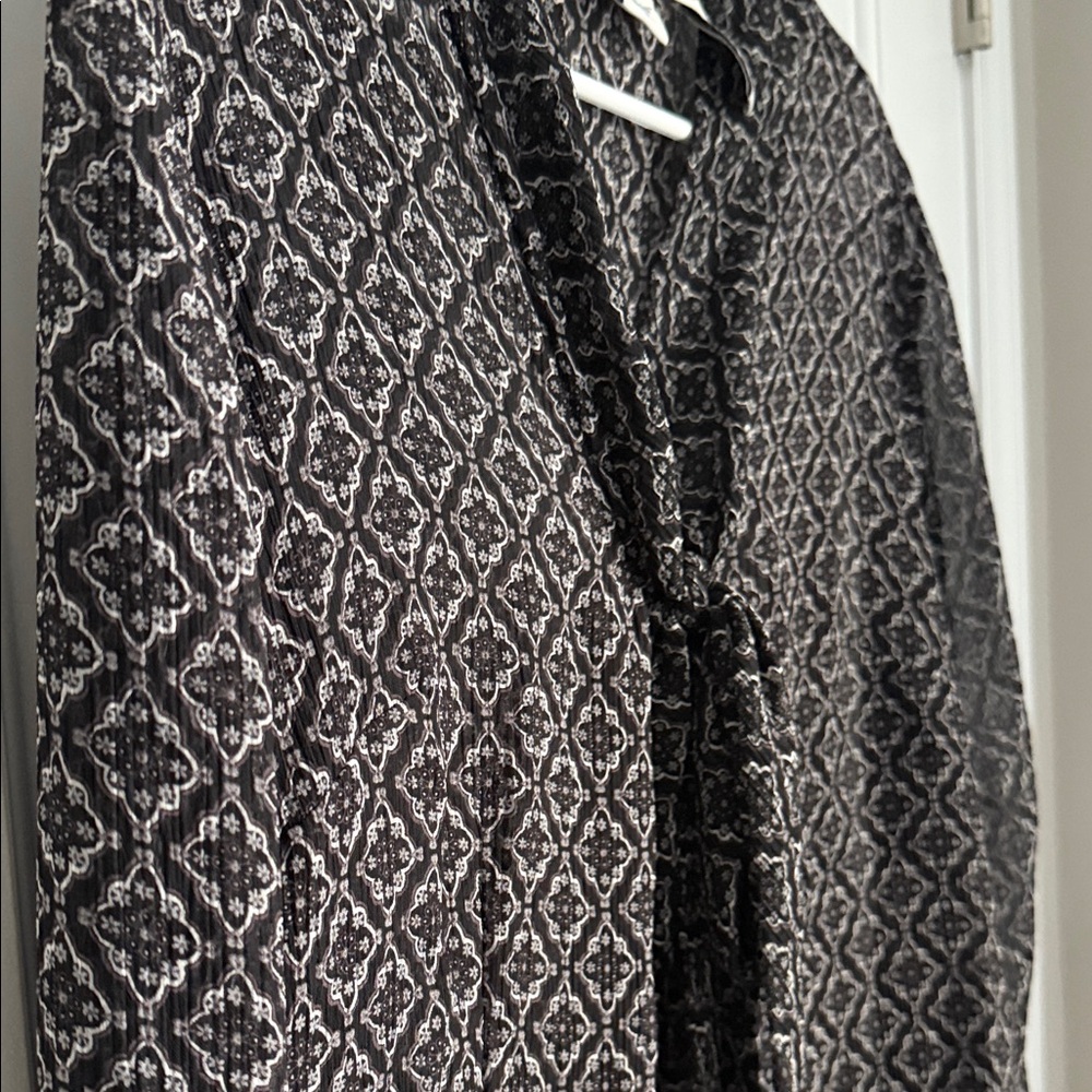Patterned Blouse - Picture 7 of 7